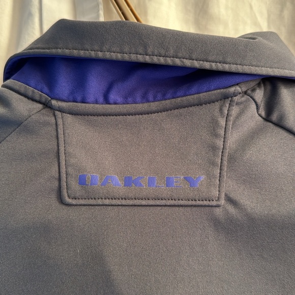 XL Oakley regular fit golf shirt dry fit style - Picture 4 of 5